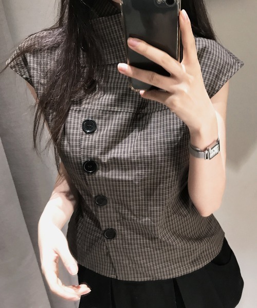 FAVORITO(ファヴォリート)の「襟付きチェック柄ブラウス(シャツ/ブラウス・レディース・ブラウン・S/L/M)」の3枚目の写真