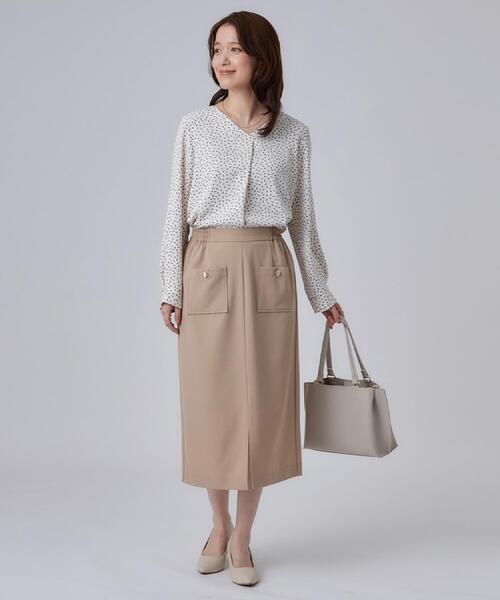 SHOO・LA・RUE(シューラルー)の「【通勤/UV/洗濯後しわになりにくい】お顔周りをすっきり魅せる Vネックブラウス(シャツ/ブラウス・レディース・ホワイト系3/ライトグレー系/ネイビー・01/02/03/04)」の10枚目の写真