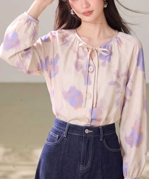 LUCPY(ラクピー)の「水彩フラワーリボンブラウス(シャツ/ブラウス・レディース・ピンク・SMALL/MEDIUM/LARGE/X-LARGE)」の3枚目の写真