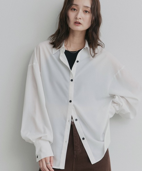 ad thie(アドティエ)の「ジョーゼット オーバーサイズ シャツ(シャツ/ブラウス・レディース・チャコール/ブラック/ライトブルー/オフホワイト・FREE)」の2枚目の写真