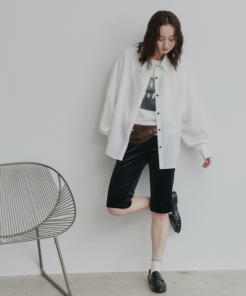 ad thie(アドティエ)の「ジョーゼット オーバーサイズ シャツ(シャツ/ブラウス・レディース・チャコール/ブラック/ライトブルー/オフホワイト・FREE)」の6枚目の写真