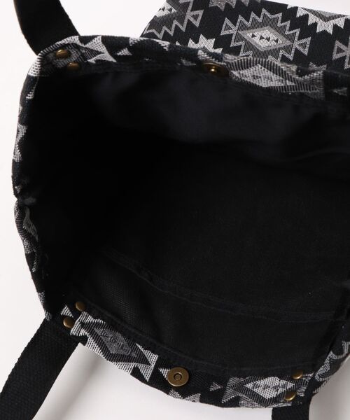 MLB(メジャーリーグベースボール)の「MLB 幾何学モノグラムトートバッグ2【ホワイトソックス】(トートバッグ・レディース・ブラック・FREE)」の4枚目の写真