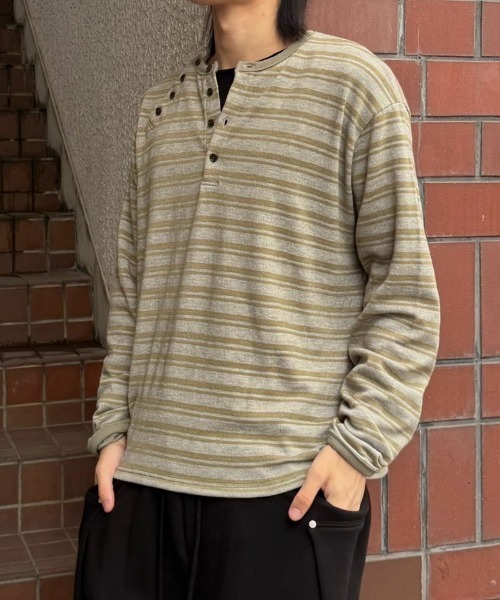 Never mind the XU / Chikashitsu+(ネバーマインド ザ エックスユー / チカシツプラス)の「Asymmetry border henley long sleeve (3color) / アシンメトリーボーダーヘンリーネック長袖Tシャツ(Tシャツ/カットソー・メンズ・ネイビー/カーキ/グレー・ONE SIZE)」の13枚目の写真