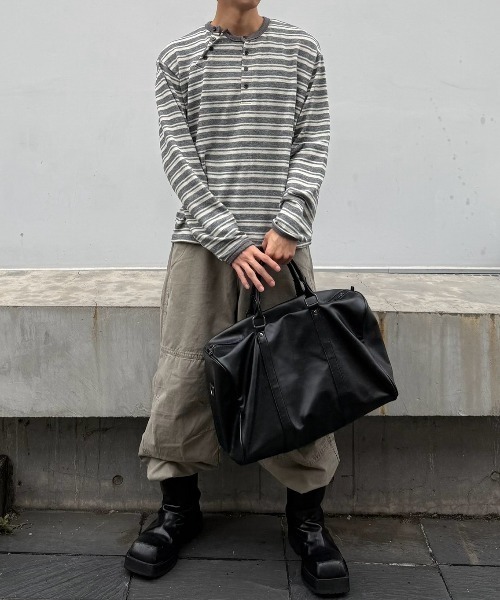 Never mind the XU / Chikashitsu+(ネバーマインド ザ エックスユー / チカシツプラス)の「Asymmetry border henley long sleeve (3color) / アシンメトリーボーダーヘンリーネック長袖Tシャツ(Tシャツ/カットソー・メンズ・ネイビー/カーキ/グレー・ONE SIZE)」の7枚目の写真