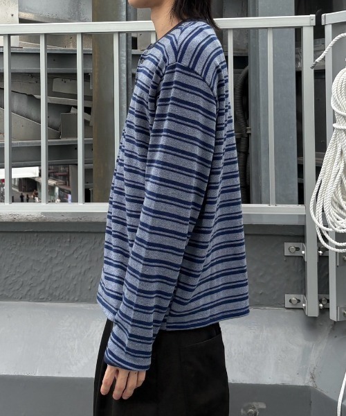 Never mind the XU / Chikashitsu+(ネバーマインド ザ エックスユー / チカシツプラス)の「Asymmetry border henley long sleeve (3color) / アシンメトリーボーダーヘンリーネック長袖Tシャツ(Tシャツ/カットソー・メンズ・ネイビー/カーキ/グレー・ONE SIZE)」の20枚目の写真