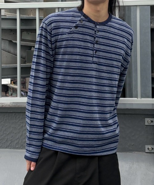 Never mind the XU / Chikashitsu+(ネバーマインド ザ エックスユー / チカシツプラス)の「Asymmetry border henley long sleeve (3color) / アシンメトリーボーダーヘンリーネック長袖Tシャツ(Tシャツ/カットソー・メンズ・ネイビー/カーキ/グレー・ONE SIZE)」の16枚目の写真