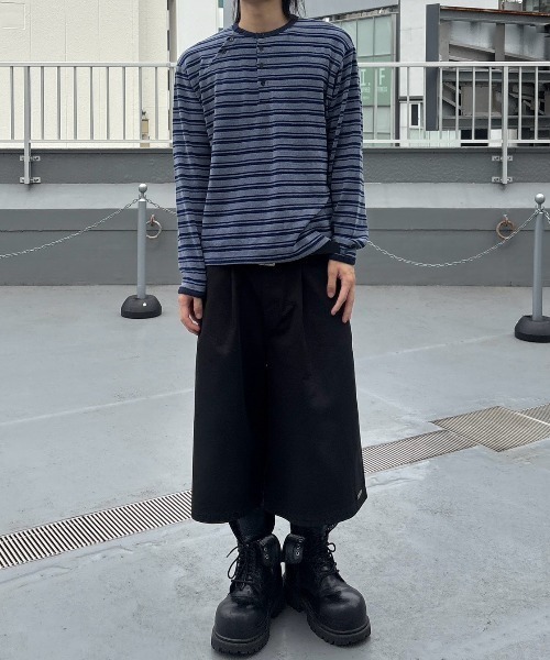 Never mind the XU / Chikashitsu+(ネバーマインド ザ エックスユー / チカシツプラス)の「Asymmetry border henley long sleeve (3color) / アシンメトリーボーダーヘンリーネック長袖Tシャツ(Tシャツ/カットソー・メンズ・ネイビー/カーキ/グレー・ONE SIZE)」の17枚目の写真