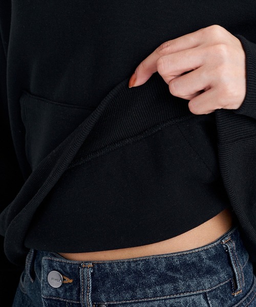 RVCA(ルーカ)の「RVCA ウィメンズ RECESSION HOODIE パーカー 【2026年秋冬モデル】/ルーカプルオーバーフーディー(パーカー・レディース・ブラック/ブラウン/ヘザーグレー・MEDIUM/SMALL)」の10枚目の写真