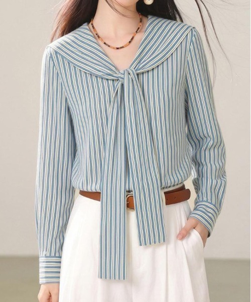&soiree(アンドソワレ)の「ボウタイストライプ柄長袖ブラウス(シャツ/ブラウス・レディース・ブルー・SMALL/MEDIUM/LARGE/X-LARGE)」の3枚目の写真
