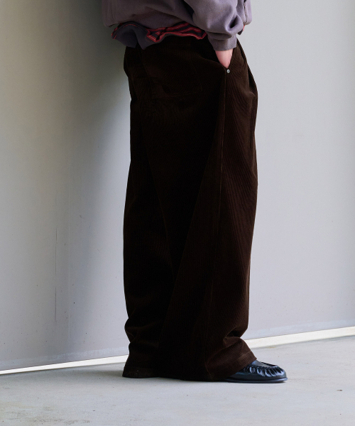 DESIRED(デシレッド)の「ディープタックワイドコーデュロイパンツ-FFSK2211D08(その他パンツ・レディース・ブラウン・MEDIUM/LARGE/X-LARGE)」の4枚目の写真