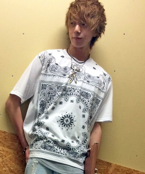 VENCEEXCHANGE（ヴァンスエクスチェンジ）の「バンダナ柄BIG Tシャツ               （Tシャツ/カットソー・メンズ・ブラック/オフホワイト・LARGE/MEDIUM）」の2枚目の写真