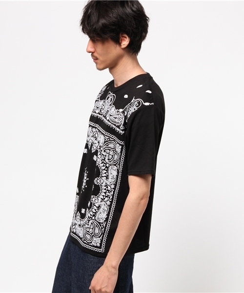 VENCEEXCHANGE（ヴァンスエクスチェンジ）の「バンダナ柄BIG Tシャツ               （Tシャツ/カットソー・メンズ・ブラック/オフホワイト・LARGE/MEDIUM）」の3枚目の写真