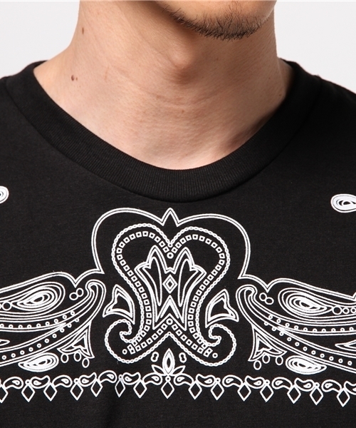 VENCEEXCHANGE（ヴァンスエクスチェンジ）の「バンダナ柄BIG Tシャツ               （Tシャツ/カットソー・メンズ・ブラック/オフホワイト・LARGE/MEDIUM）」の5枚目の写真