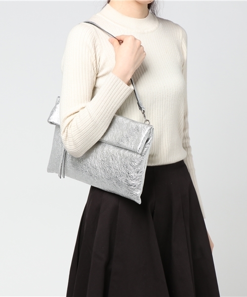 GIANNI CHIARINI（ジャンニ キアリーニ）の「GIANNI CHIARINI / メタリックレザー クラッチバッグ（クラッチバッグ・レディース・シルバー/ゴールド・FREE）」の8枚目の写真