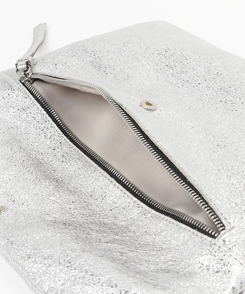 GIANNI CHIARINI（ジャンニ キアリーニ）の「GIANNI CHIARINI / メタリックレザー クラッチバッグ（クラッチバッグ・レディース・シルバー/ゴールド・FREE）」の6枚目の写真