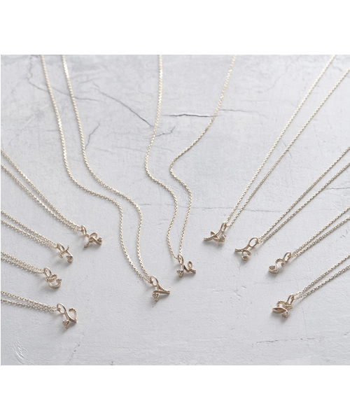 agete（アガット）の「K10イニシャルネックレス（BF11649