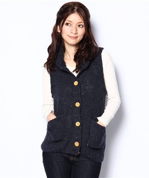 coen(コーエン)の「シェットランドベスト(ベスト・レディース・ベージュ/レッド/オフホワイト/ネイビー・フリー)」の4枚目の写真