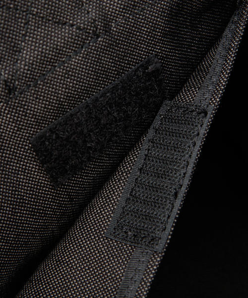 PORTER（ポーター）の「PORTER SMOKY TOTE BAG SMALL <B印 YOSHIDA SELECT>（トートバッグ・メンズ・ブラック・ONE SIZE）」の6枚目の写真