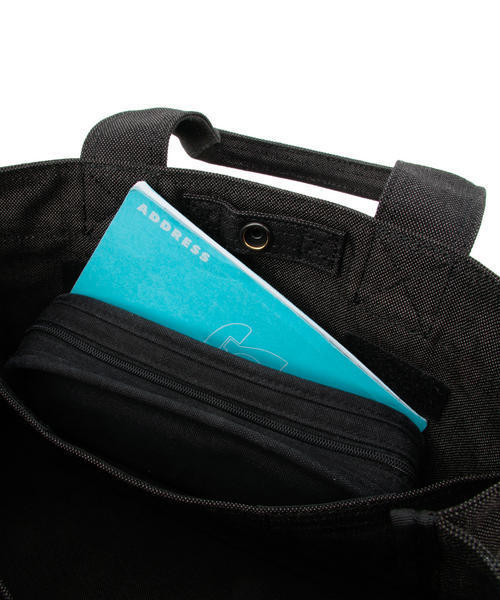 PORTER（ポーター）の「PORTER SMOKY TOTE BAG SMALL <B印 YOSHIDA SELECT>（トートバッグ・メンズ・ブラック・ONE SIZE）」の14枚目の写真