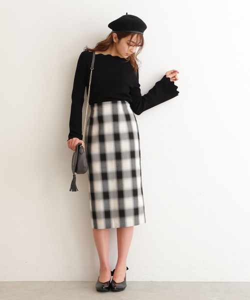 FREE'S MART(フリーズマート)の「ぼかしチェックミディーペンシルスカート(スカート・レディース・ブラック系その他/レッド系その他・SMALL/MEDIUM)」の2枚目の写真
