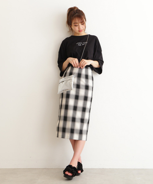 FREE'S MART(フリーズマート)の「ぼかしチェックミディーペンシルスカート(スカート・レディース・ブラック系その他/レッド系その他・SMALL/MEDIUM)」の13枚目の写真