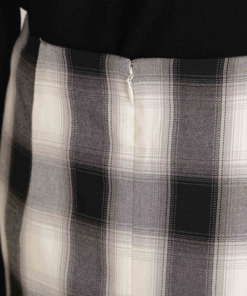 FREE'S MART(フリーズマート)の「ぼかしチェックミディーペンシルスカート(スカート・レディース・ブラック系その他/レッド系その他・SMALL/MEDIUM)」の3枚目の写真