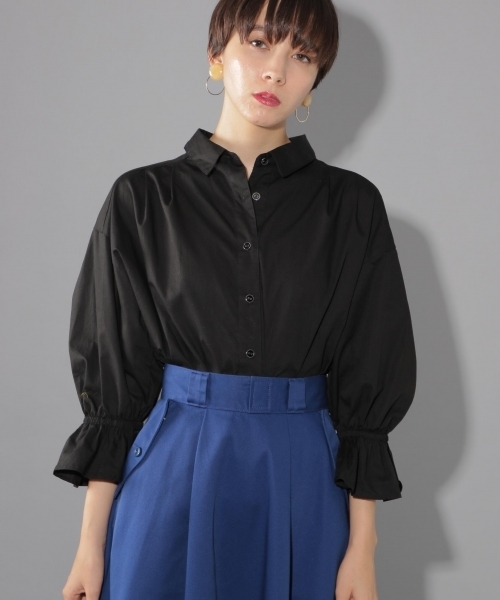 PAGEBOY(ページボーイ)の「キャンディスリーブシャツ(シャツ/ブラウス・レディース・オフホワイト/ブラック/カーキ・FREE)」の2枚目の写真