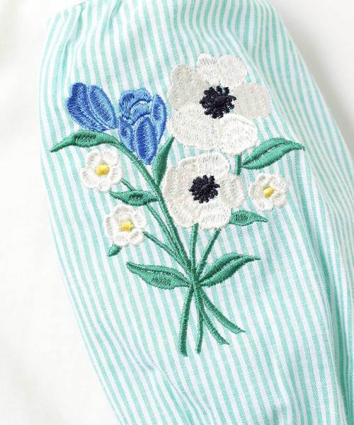 D.fesense（ディーフェセンス）の「【D.fesense /ディーフェセンス】袖フラワー刺繍プルオーバー（Tシャツ/カットソー・キッズ・ブルー/ライム・100cm/110cm/80ｃｍ/90cm）」の5枚目の写真