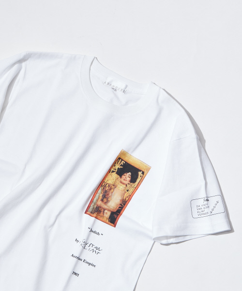 ABAHOUSE(アバハウス)の「クリムト Judith プリントTシャツ(Tシャツ/カットソー・メンズ・ネイビー/ホワイト/ベージュ・50/46/48)」の2枚目の写真