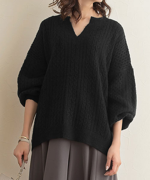 Pierrot（ピエロ）の「キーネックケーブルニット（ニット/セーター・レディース・ブラック/ベージュ/アイボリー/ブラウン系その他/ブラウン/オレンジ系その他/グレイッシュベージュ・M/L）」の3枚目の写真