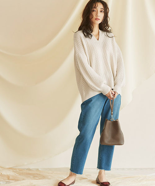 Pierrot（ピエロ）の「キーネックケーブルニット（ニット/セーター・レディース・ブラック/ベージュ/アイボリー/ブラウン系その他/ブラウン/オレンジ系その他/グレイッシュベージュ・M/L）」の9枚目の写真