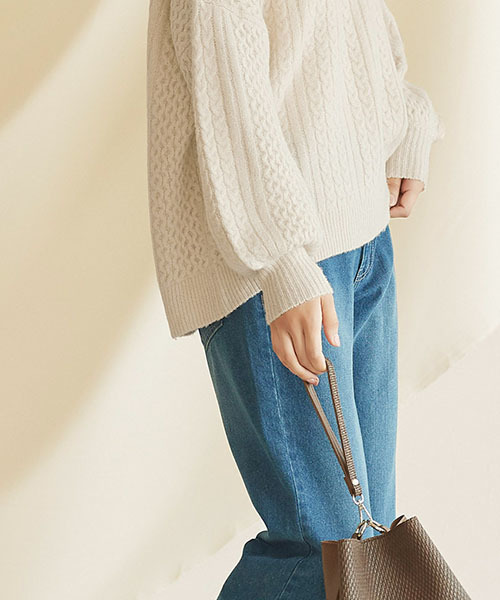 Pierrot（ピエロ）の「キーネックケーブルニット（ニット/セーター・レディース・ブラック/ベージュ/アイボリー/ブラウン系その他/ブラウン/オレンジ系その他/グレイッシュベージュ・M/L）」の11枚目の写真