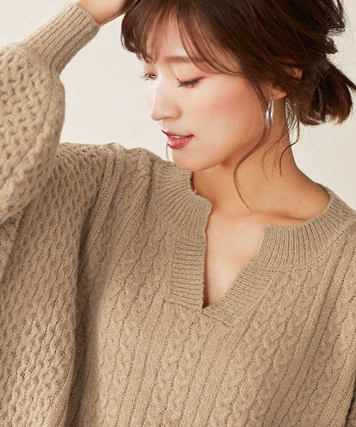 Pierrot（ピエロ）の「キーネックケーブルニット（ニット/セーター・レディース・ブラック/ベージュ/アイボリー/ブラウン系その他/ブラウン/オレンジ系その他/グレイッシュベージュ・M/L）」の18枚目の写真