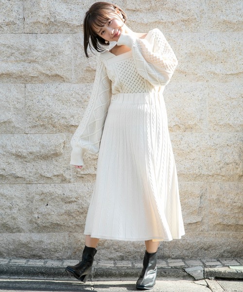 VANNIE U(ヴァニーユー)の「スクエアネックたぽっとニット(ニット/セーター・レディース・ホワイト/ブラウン・FREE)」の5枚目の写真