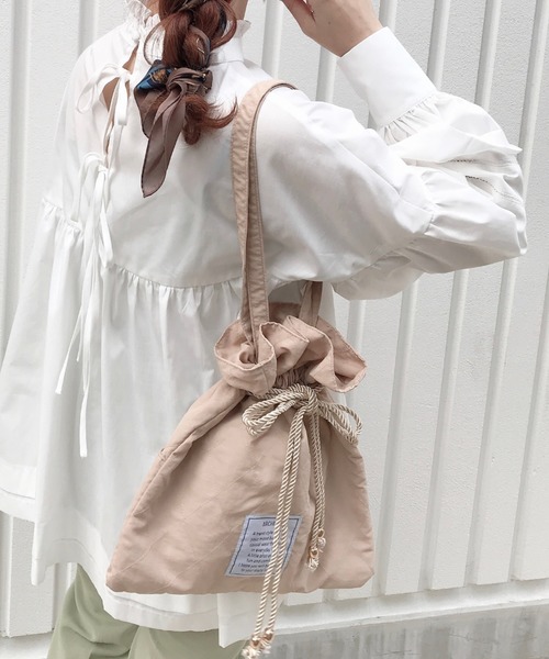 archives(アルシーヴ)の「【pink beigeはweb限定カラー】巾着メッセージトートbag(トートバッグ・レディース・アイボリー/ベージュ/グリーン/ピンクベージュ・MEDIUM)」の3枚目の写真