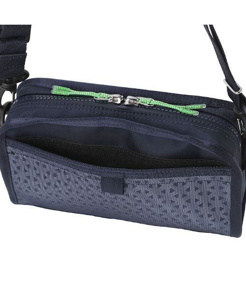 PORTER(ポーター)の「ヘキサリア ショルダーバッグ(S)(ショルダーバッグ・メンズ・ブラック/ネイビー/フューシャピンク・FREE)」の14枚目の写真