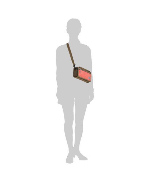 PORTER(ポーター)の「ヘキサリア ショルダーバッグ(S)(ショルダーバッグ・メンズ・ブラック/ネイビー/フューシャピンク・FREE)」の6枚目の写真