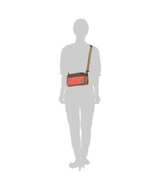 PORTER(ポーター)の「ヘキサリア ショルダーバッグ(S)(ショルダーバッグ・メンズ・ブラック/ネイビー/フューシャピンク・FREE)」の4枚目の写真