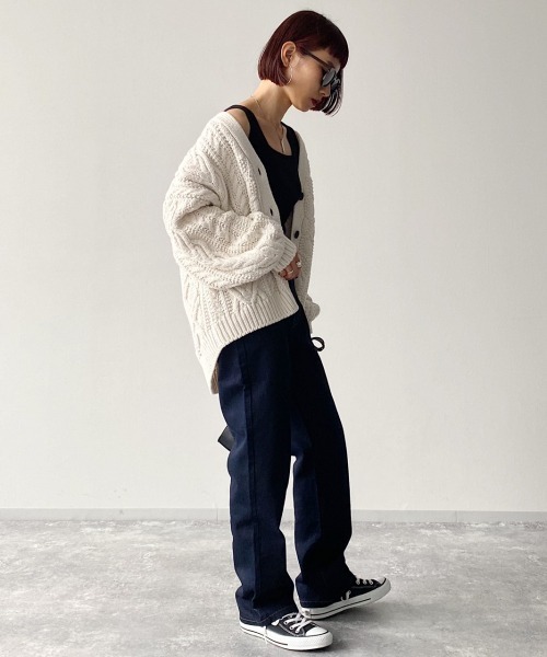 PAGEBOY（ページボーイ）の「ケーブルボリュームカーディガン (ローゲージニット/ボリューム袖)（カーディガン/ボレロ・レディース・ブラック/オフホワイト/ライム/グレイッシュベージュ・FREE）」の8枚目の写真