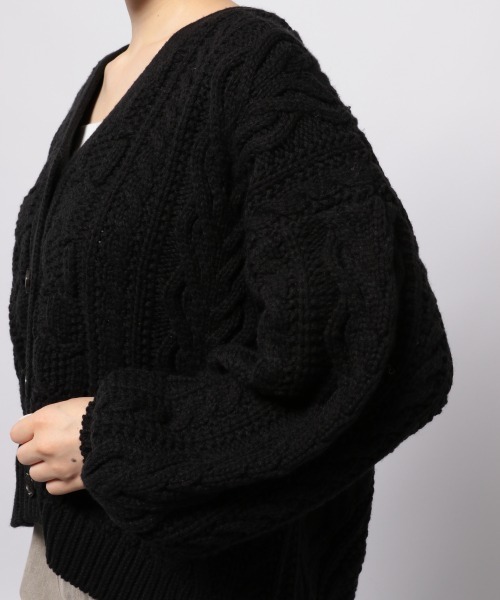 PAGEBOY（ページボーイ）の「ケーブルボリュームカーディガン (ローゲージニット/ボリューム袖)（カーディガン/ボレロ・レディース・ブラック/オフホワイト/ライム/グレイッシュベージュ・FREE）」の20枚目の写真