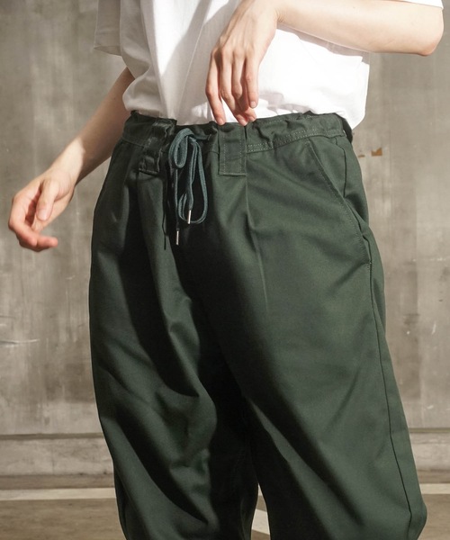 Dickies(ディッキーズ)の「【DICKIES/ディッキーズ】ツイルイージーパンツ 0410-7711 ビッグシルエット ジョガーパンツ テーパードシルエット ウエストゴム仕様 タック入り(その他パンツ・メンズ・チャコールグレー/ブラック/ベージュ/カーキ/グリーン/スミクロ/オリーブ/グレー/ダークベージュ・MEDIUM/LARGE/X-LARGE)」の16枚目の写真