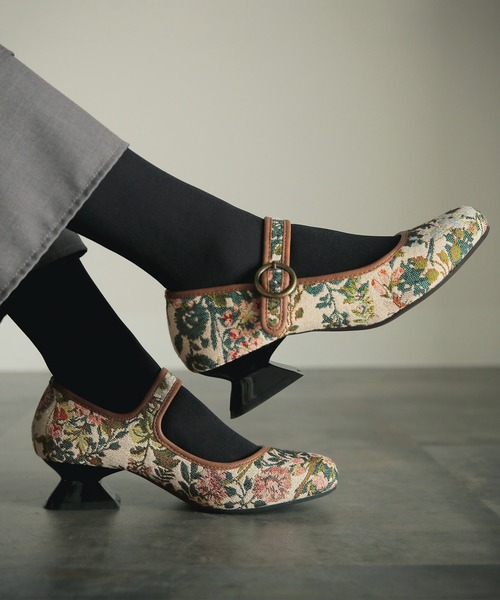 osharewalker（オシャレウォーカー）の「【廃盤】『花柄ゴブランパンプス』（パンプス・レディース・ブラック/アイボリー・M/LL/L/3L）」の2枚目の写真