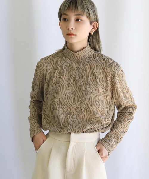 select MOCA(セレクトモカ)の「2021 SS プチハイネックランダムコードデザイントップス(Tシャツ/カットソー・レディース・ブラック/ベージュ・FREE)」の6枚目の写真