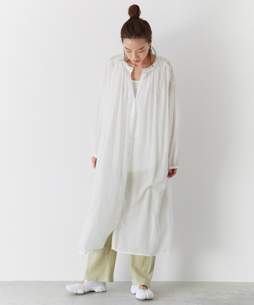 AZUL ENCANTO（アズールエンカント）の「２WAYボリュームギャザーシャツワンピース（シャツワンピース・レディース・オフホワイト/イエロー・FREE）」の6枚目の写真