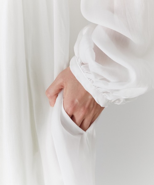 AZUL ENCANTO（アズールエンカント）の「２WAYボリュームギャザーシャツワンピース（シャツワンピース・レディース・オフホワイト/イエロー・FREE）」の4枚目の写真