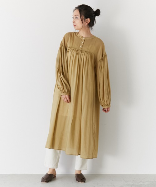 AZUL ENCANTO（アズールエンカント）の「２WAYボリュームギャザーシャツワンピース（シャツワンピース・レディース・オフホワイト/イエロー・FREE）」の7枚目の写真