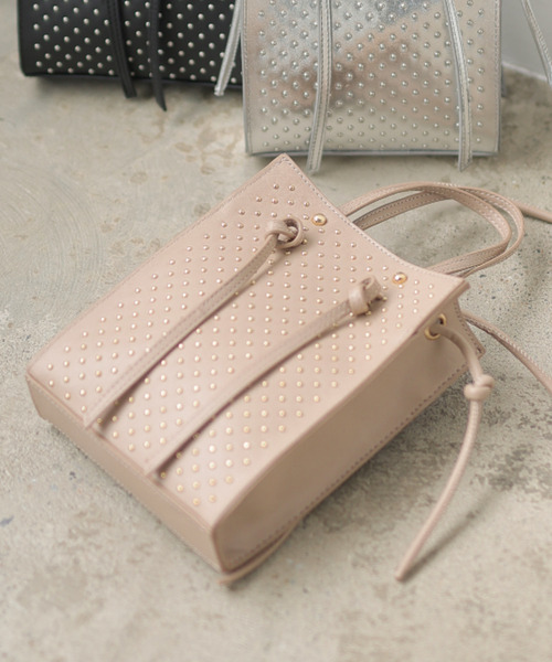 Green Parks(グリーンパークス)の「スタッズミニショルダーバッグ*(ショルダーバッグ・レディース・シルバー/ブラック/グレイッシュベージュ・FREE)」の2枚目の写真