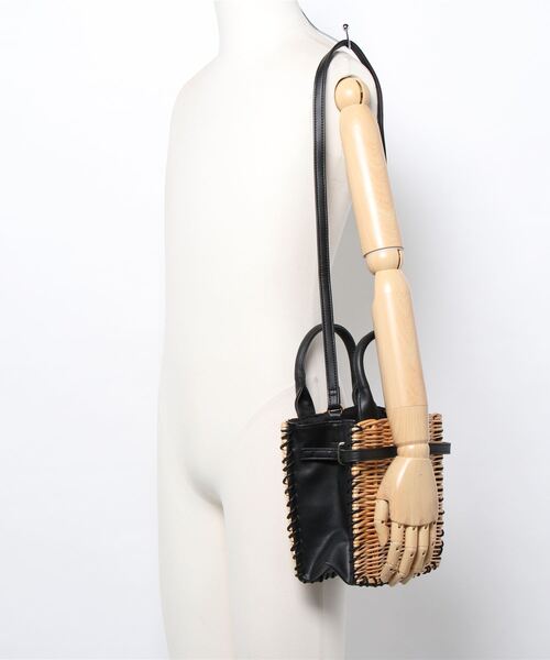 N.（N. Natural Beauty Basic）（エヌエヌナチュラルビューティーベーシック）の「◆コンビカゴショルダーバッグ（ショルダーバッグ・レディース・ブラック/ライトカーキ・ﾌﾘ-）」の12枚目の写真