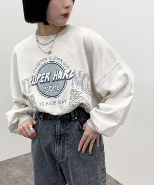 apres jour mignon(アプレジュールミニョン)の「リメイク風プリントスウェット【ZOZOTOWN限定アイテム】(スウェット・レディース・アイボリー/グリーン/ブラック・X-LARGE/フリー)」の2枚目の写真