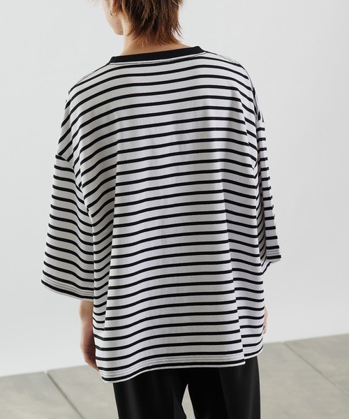 COLONY 2139（コロニートゥーワンスリーナイン）の「ボーダー5分袖SUPER BIG T/スーパービッグTシャツ(ユニセックス可)/ビッグシルエットボーダーT（Tシャツ/カットソー・メンズ・ホワイト/チャコールグレー・LARGE/MEDIUM）」の7枚目の写真